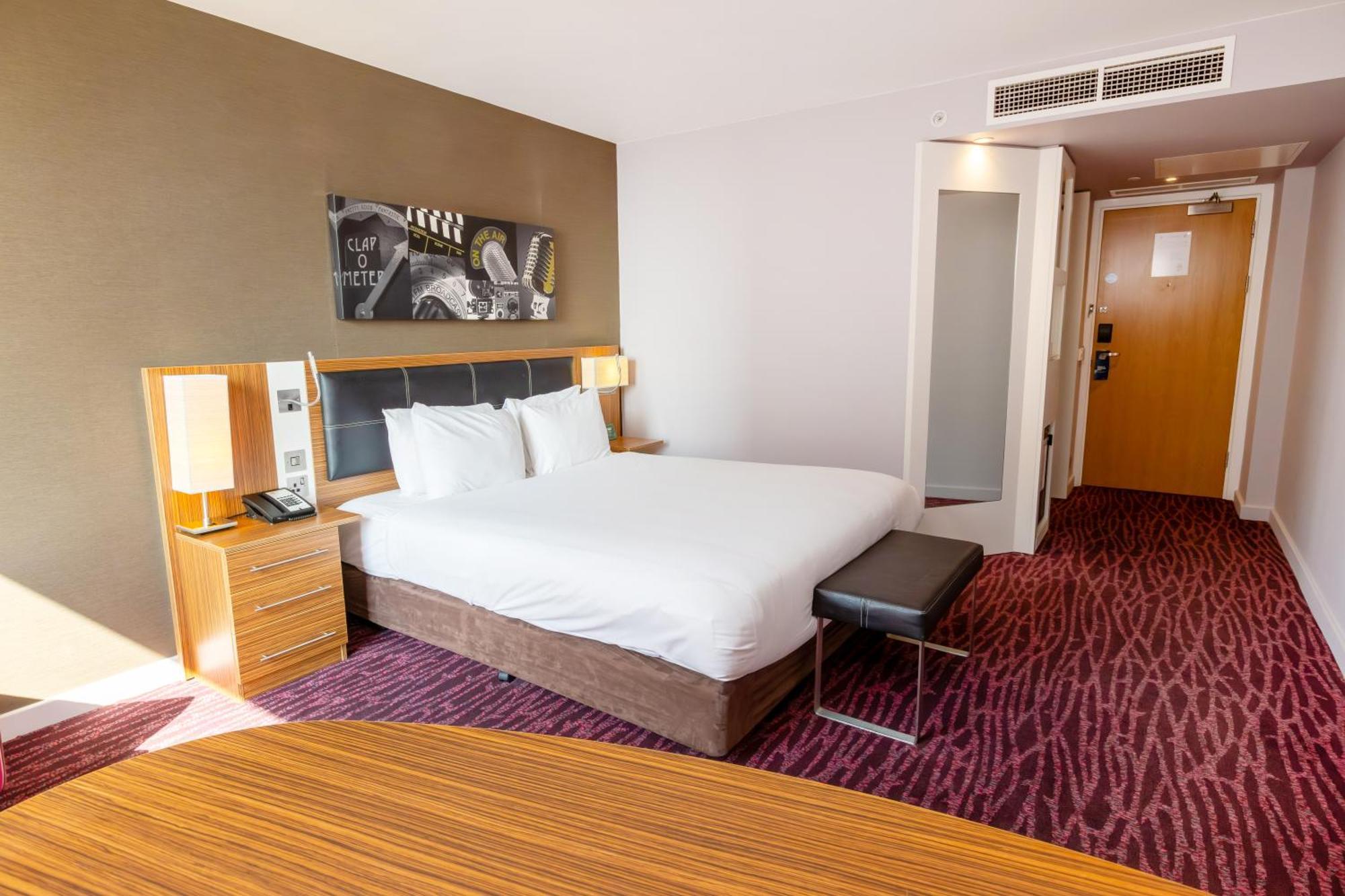 Holiday Inn Manchester-Mediacityuk By Ihg Salford  Exterior foto